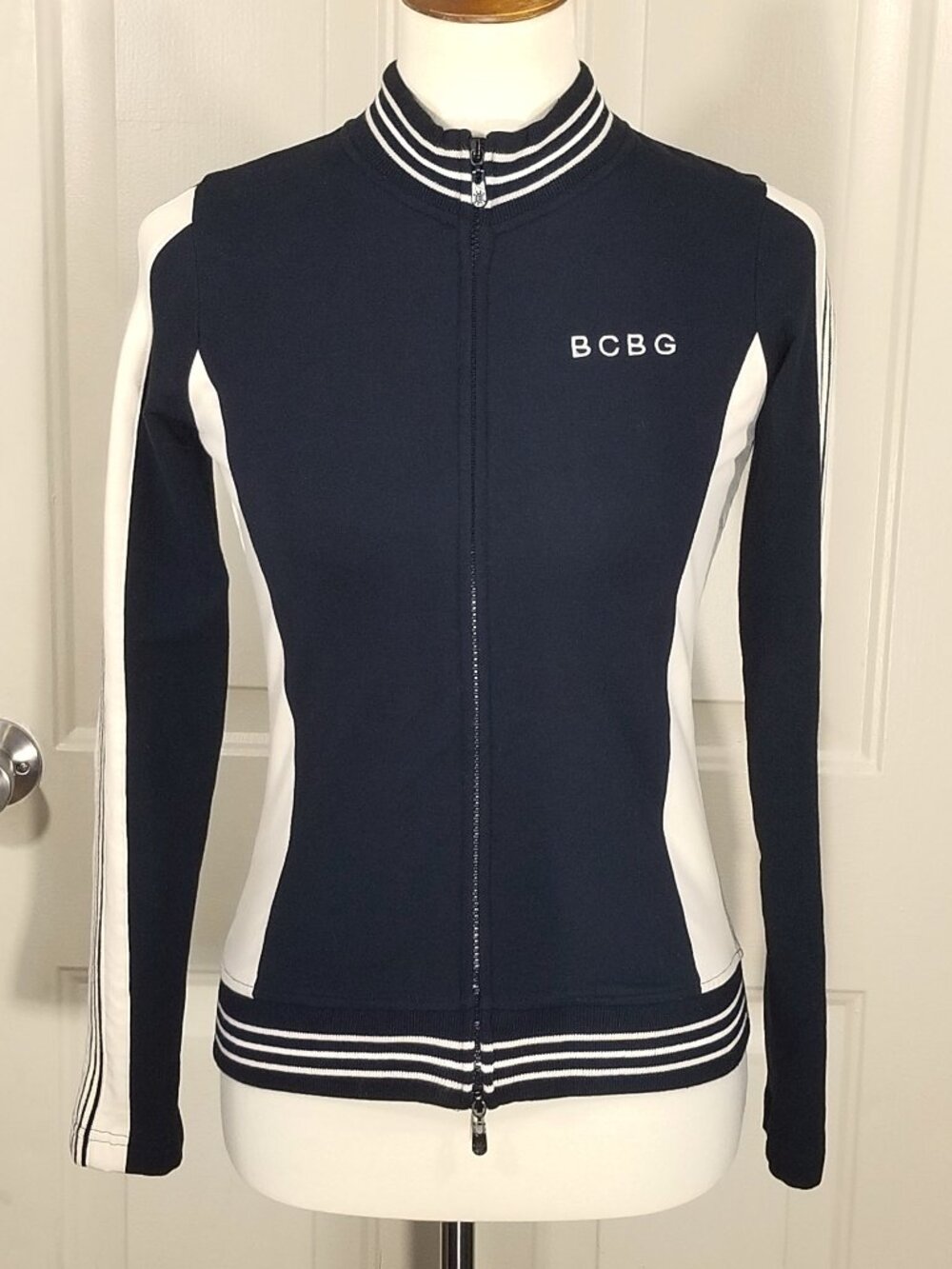 BCBG Maxazria Vintage Sports Jacket EUC Sz M fitted
